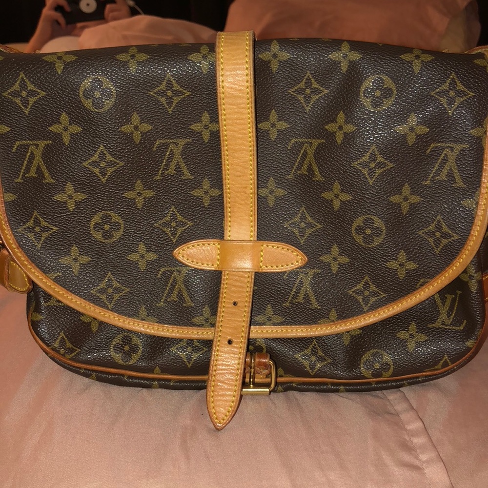 Authentic Louis Vuitton saumur 30